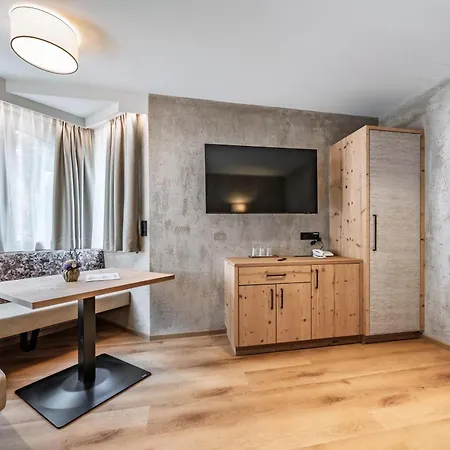 ホテル Berghof 4*